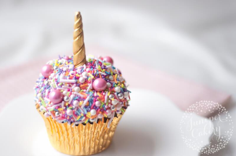 Rainbow unicorn cupcake tutorial by Juniper Cakery