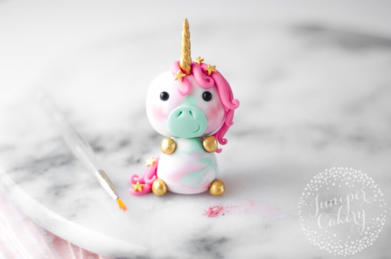 Sweet little fondant unicorn cupcake topper tutorial from Juniper Cakery