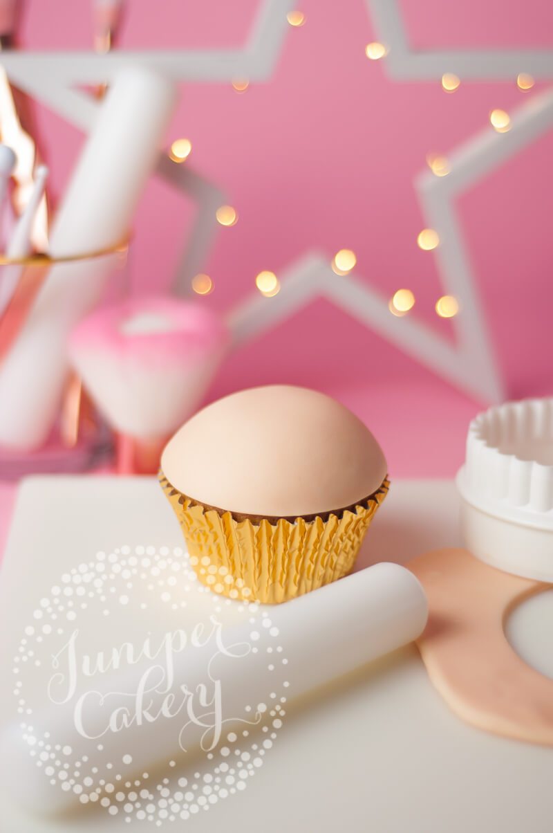 Christmas cupcake tutorial with Benefit Cosmetics UK and Juniper Cakery