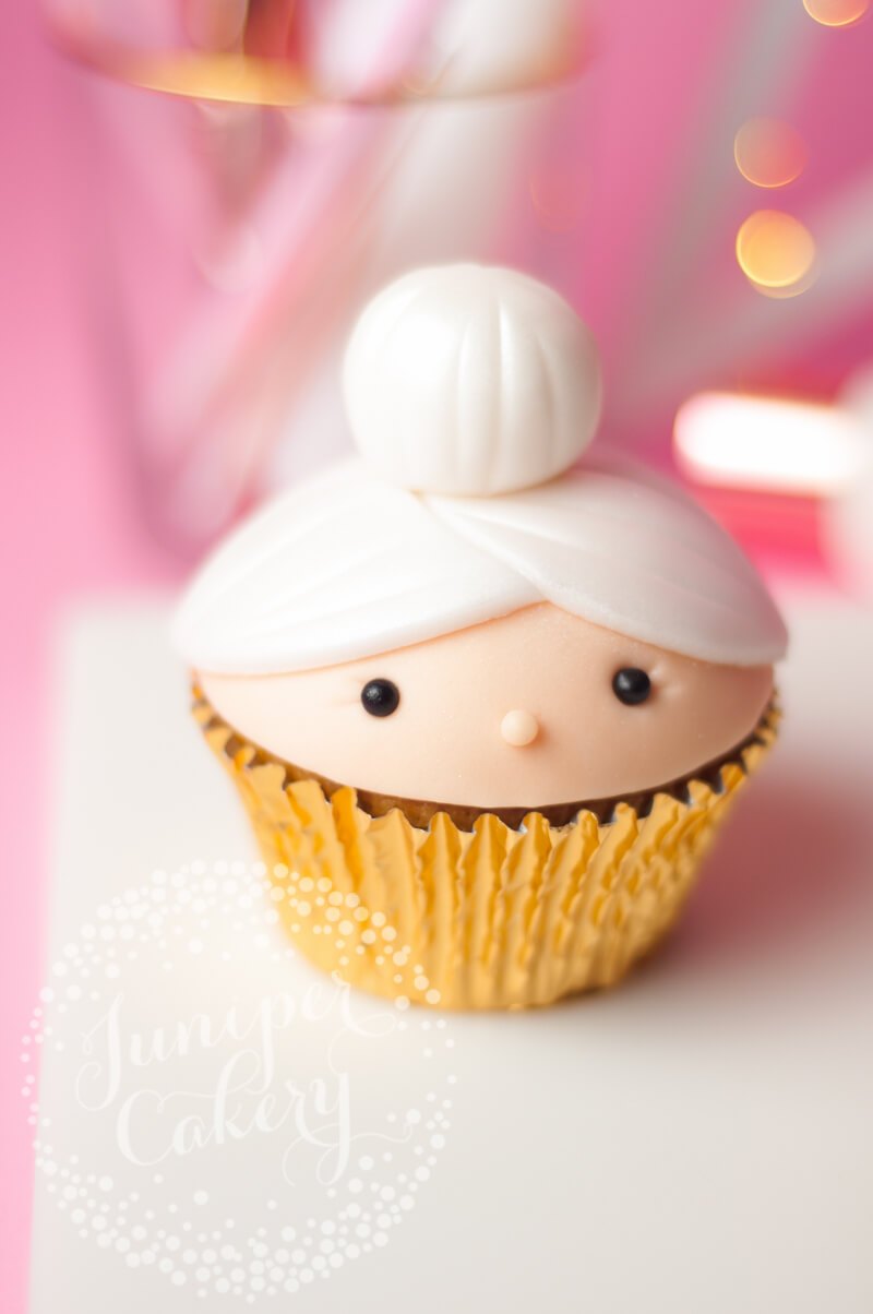 Festive Mrs Claus cupcake tutorial